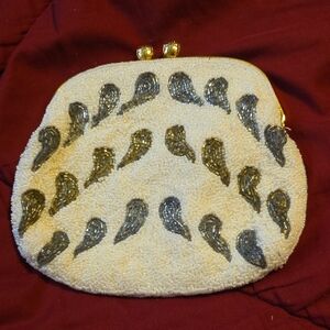 VINTAGE ELEGANT CREAM AND  BLACK BEADED HANDBAG